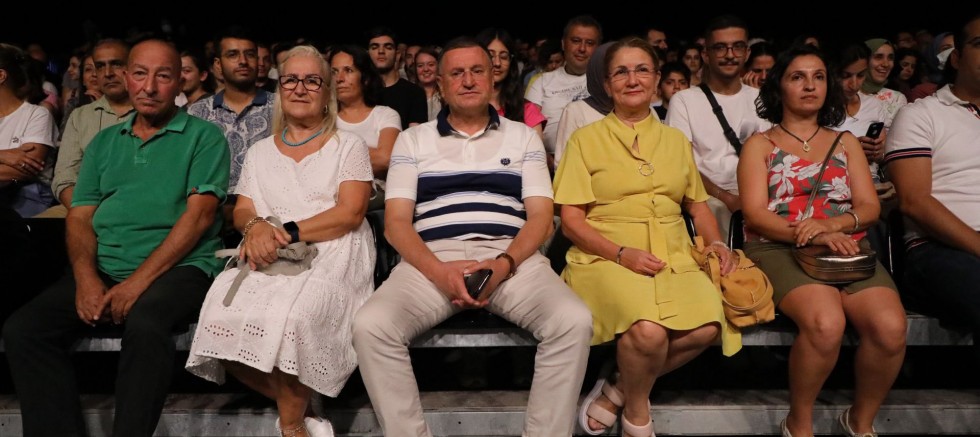 12 NUMARALI ADAM EXPO SAHNELERİNDE
