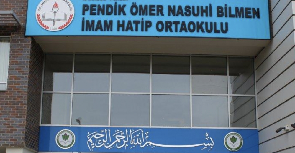 Ömer Nasuhi Bilmen İmam Hatip Ortaokulu son sınıf öğrencileri iftarda bir araya geldi.