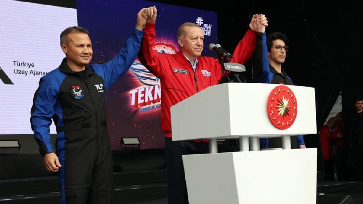 Son Dakika: Türkiye'nin ilk uzay yolcuları belli oldu! İşte Cumhurbaşkanı Erdoğan'ın sahneden ilan ettiği iki isim