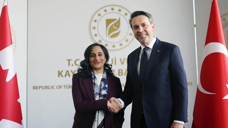 Bakan Bayraktar, Kanada Dışişleri Bakanı Anand ile görüştü