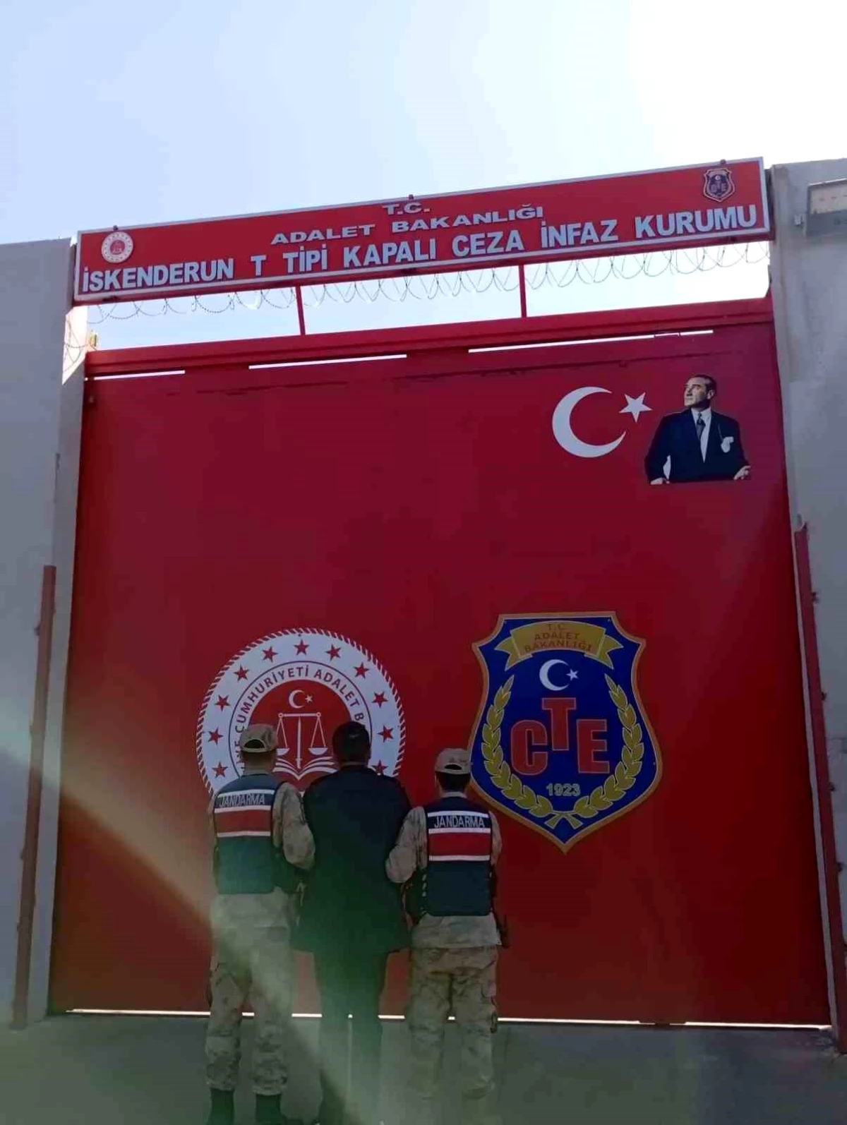 Hatay'da Captagon Hap ve Kaçak Sigara Operasyonu
