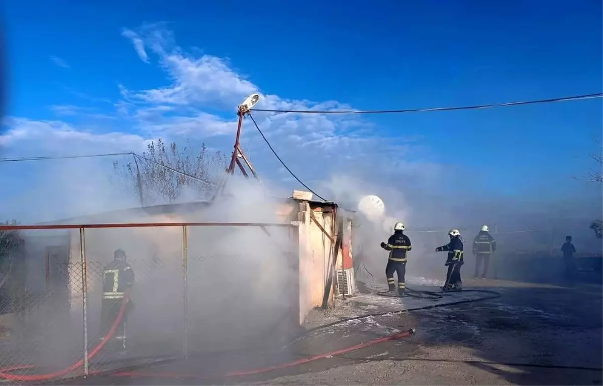 Hatay'da Tavuk Çiftliğinde Yangın