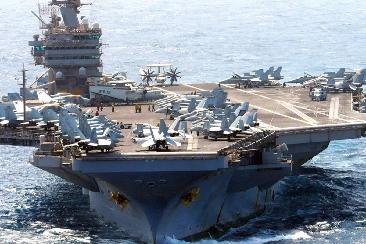 İran'dan Abraham Lincoln'e füze saldırısı