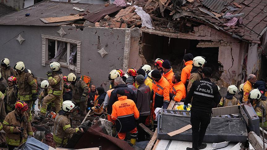 İstanbul Fatih'te 2 bina çöktü! 9 kişi enkaz altında kaldı!