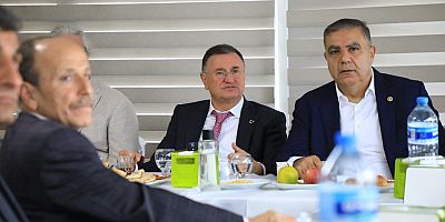 BAŞKAN SAVAŞ DEFNELİ MUHTARLAR İLE BİR ARAYA GELDİ