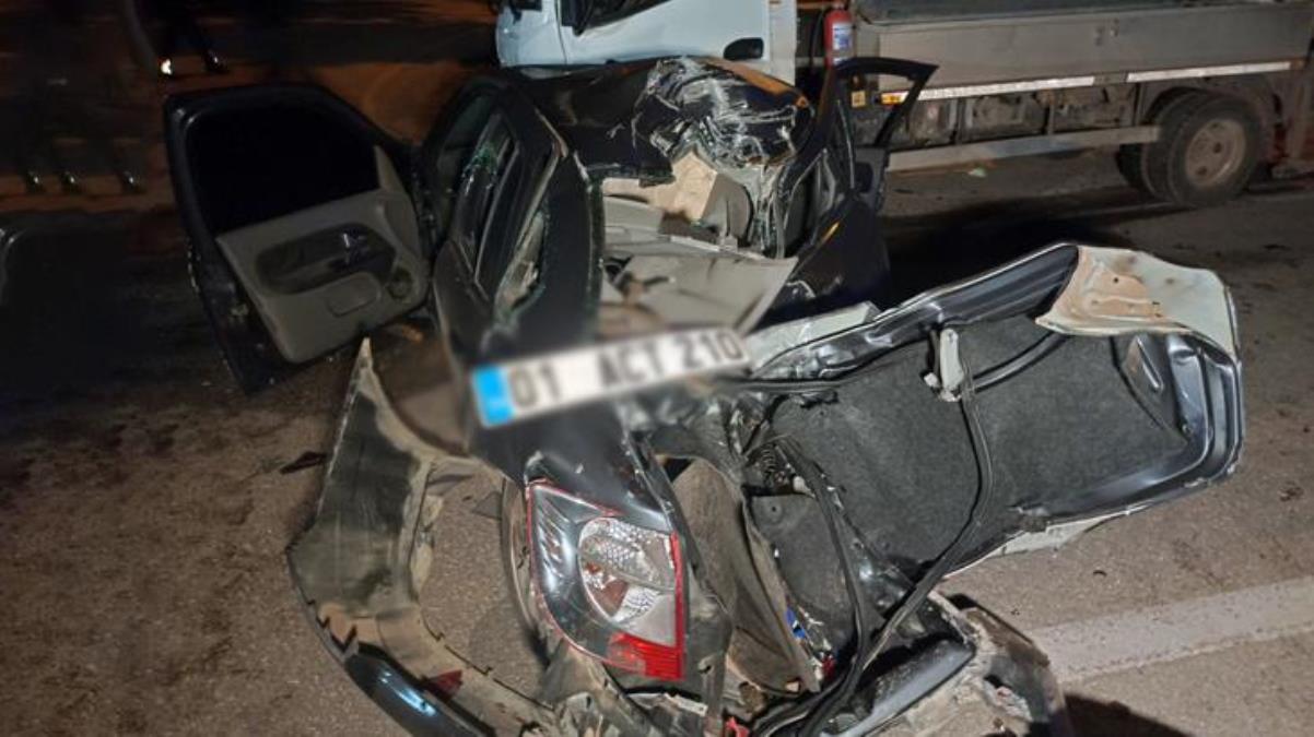 Yol ortasında duran araca vurmamak için manevra yaptı, vinçle çarpıştı: 2 ölü